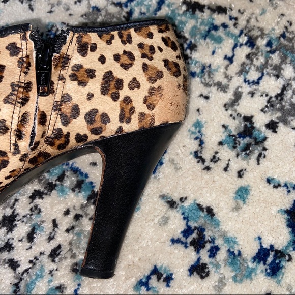 Charles David pony hair leopard booties sz 7.5 - Picture 5 of 8